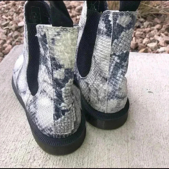 Dr Martens Women Flora Chelsea Ankle Boots Size 5 Light Gray Snake Print - Picture 8 of 12